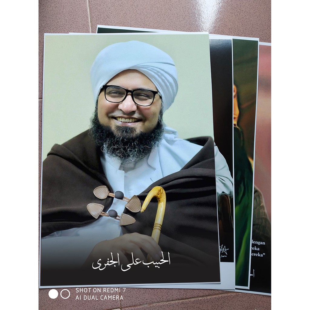 

POSTER SUDAH DILAMINASI UKURAN A3+ HABIB ALI AL JUFRI BAHAN ART PAPER 310GR TAJAM,TIDAK PECAH,AWET DIGITAL