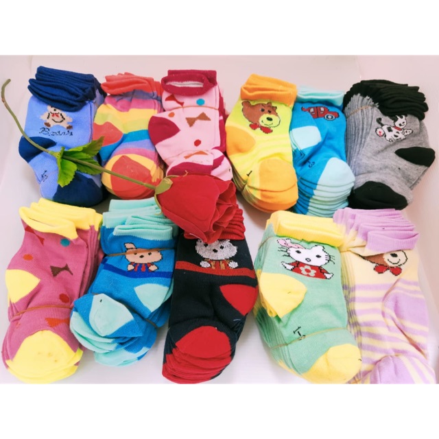 Kaus kaki kartun anak-anak meregang