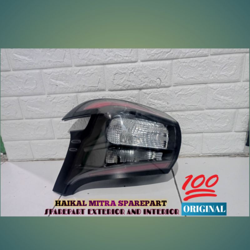 Stoplamp lampu belakang toyota Sienta Q original