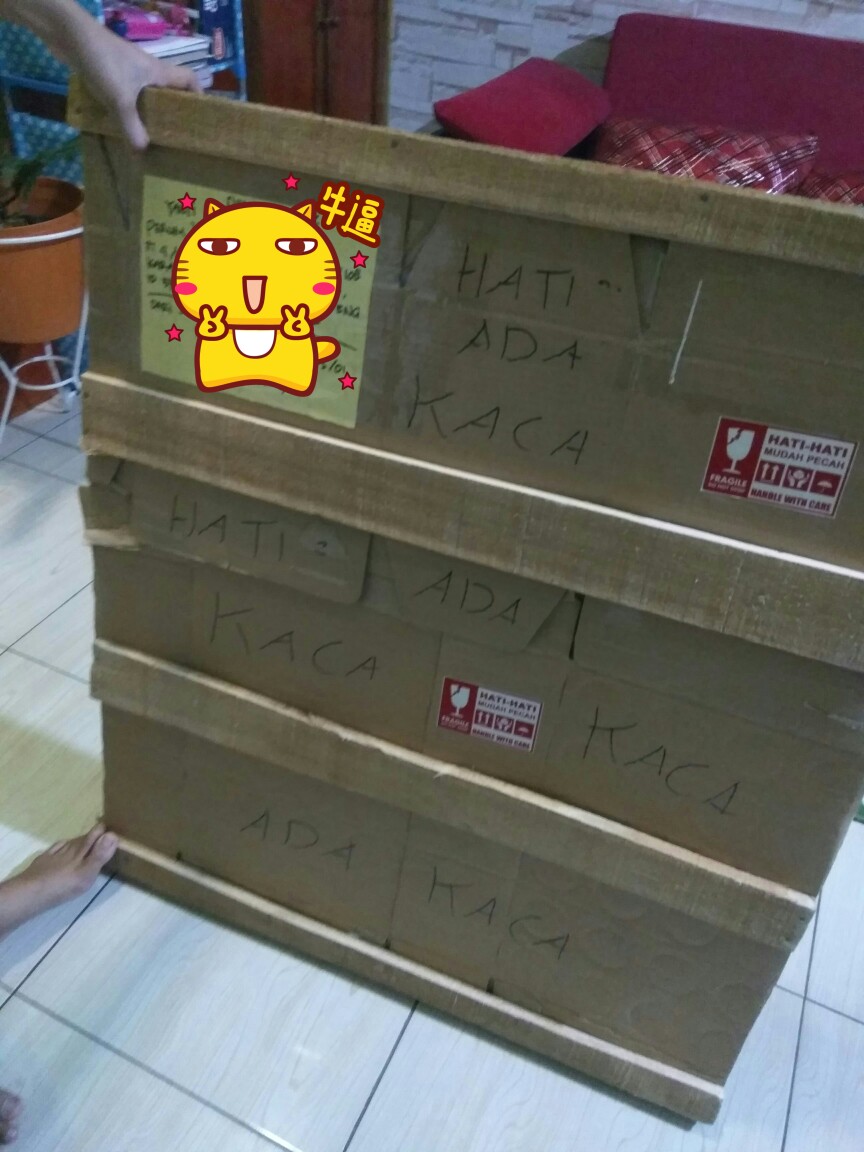Jendela Figura Krepyak Cermin Hias  Plus Kaca