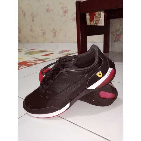Sepatu Puma Ferrari