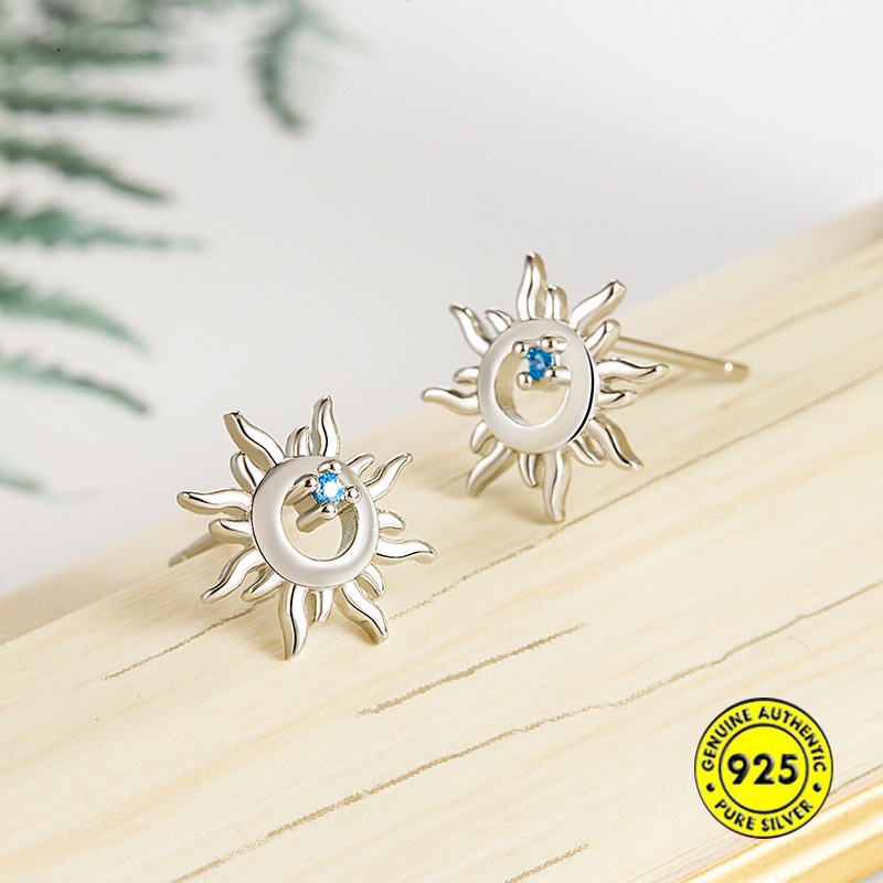 Anting Tusuk Sterling Silver Desain Matahari Hollow Hias Berlian Biru Untuk Wanita