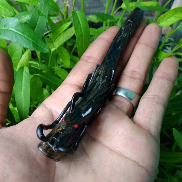 Uncuy/pipa rokok akar Bahar motif naga