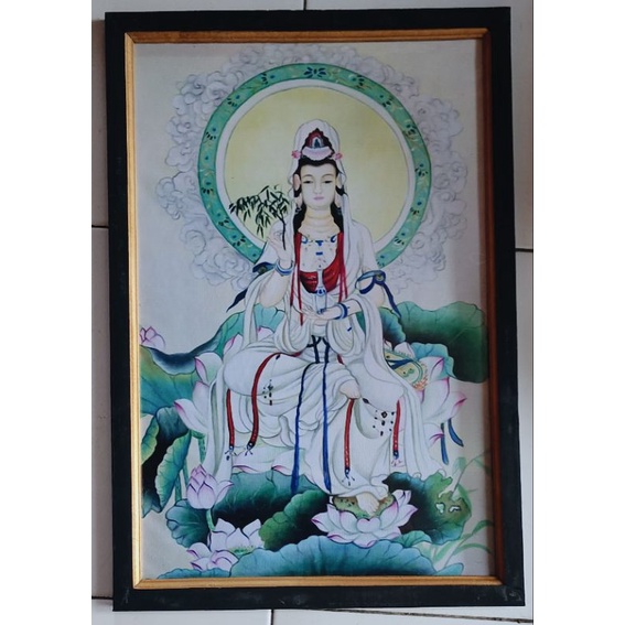 hiasan dinding lukisan cetak Dewi Kwanim plus bingkai ukuran 65x45