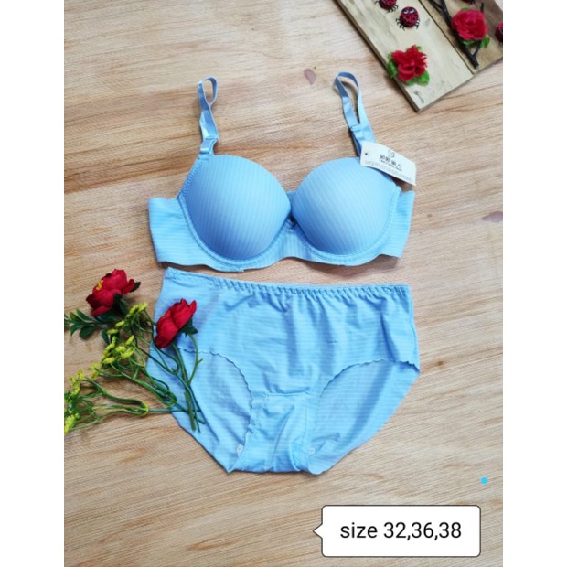 1 Set Celana Dalam dan BH