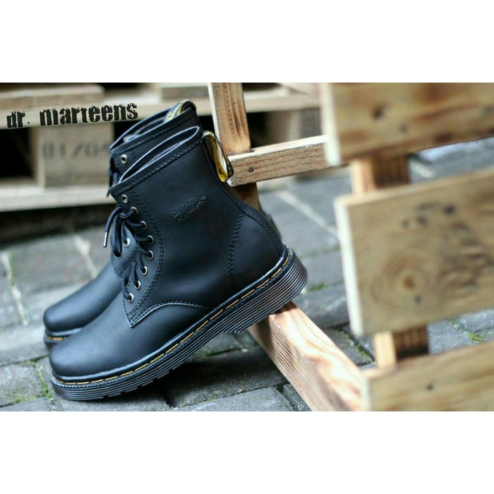 Sepatu boot Dr. Martens Docmart boots murah maroon black brown casual pria wanita