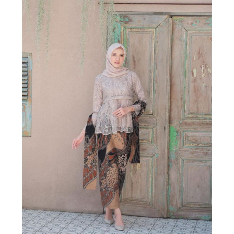 BAJU COUPLE KEBAYA BROKAT KONDANGAN TUNANGAN KAPEL AKITA WIDBATIK UWIKBATIK-4