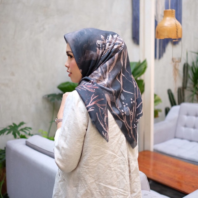 Buttonscarves Twilight Black