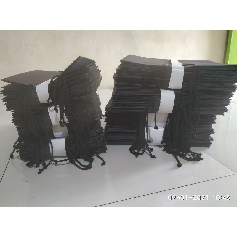 

paperbag 34x10.5x25 hitam glossy