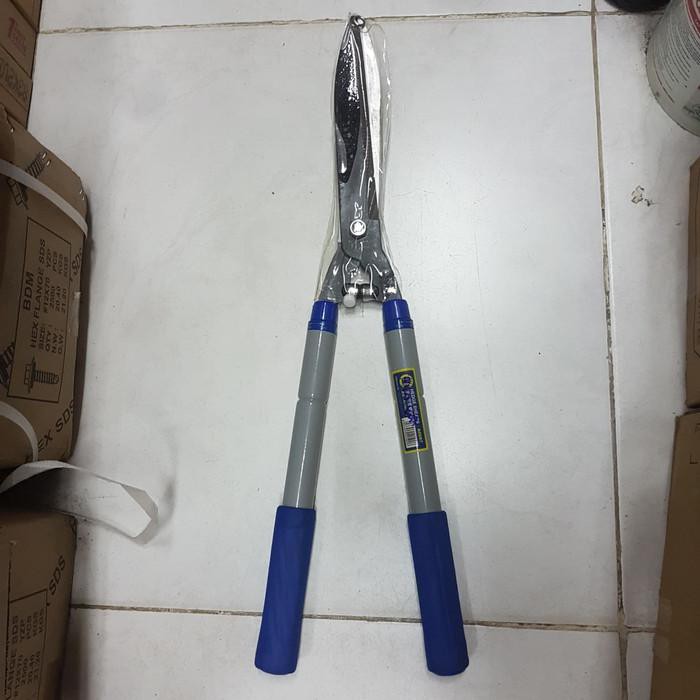 Gunting Rumput 2 Tangan Dahan Ranting C-Mart Bisa Panjang Pendek