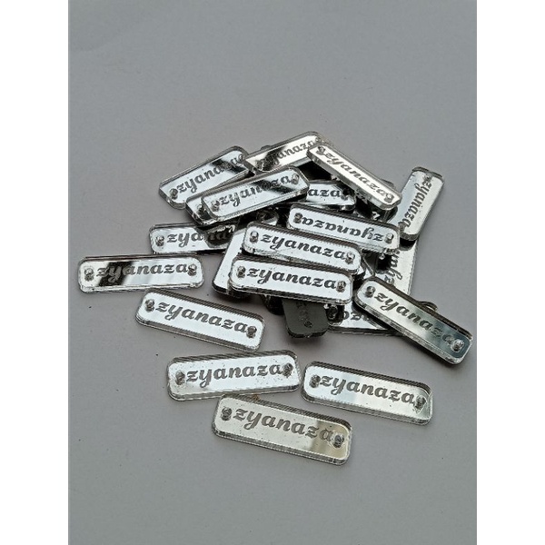 

50 pcs label akrilik silver ukuran 1x3 cm