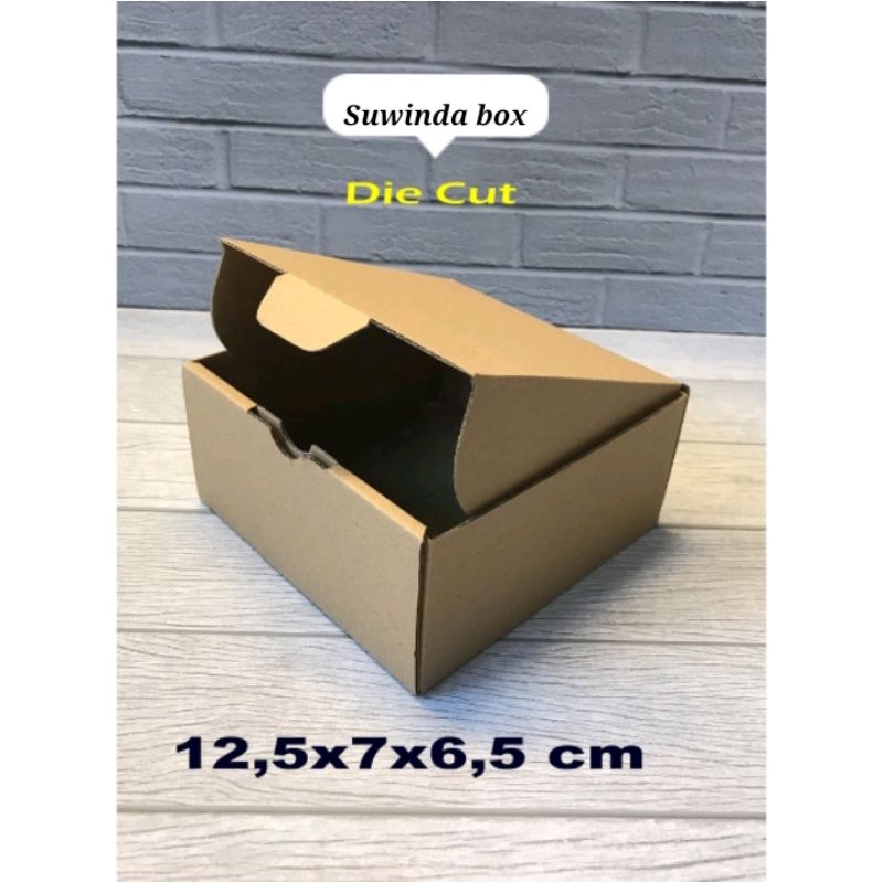 

kardus karton box Uk. 12,5x7x6,5 cm............model kardus Pizza