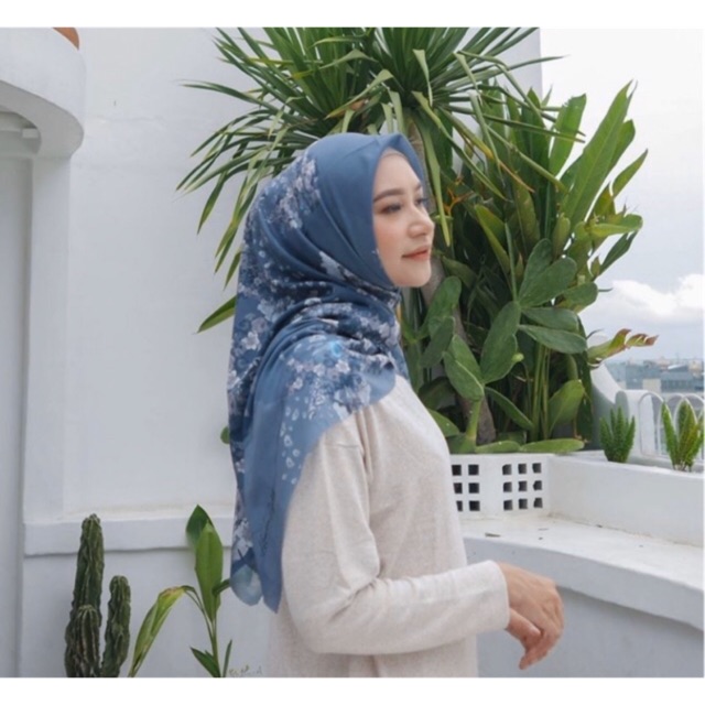 Ramsi Scarf by HL premium scarf