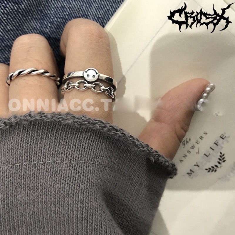 2PCS SMILEY CHAIN RING SET / HIP HOP PUNK SILVER METAL RING SET / CINCIN SET 2 IN 1 VINTAGE SMILE CHAIN RING SPIRAL RING CINCIN SENYUM CINCIN SPIRAL CINCIN COUPLE RING KOREAN STYLE RING CINCIN STYLE KOREA CINCIN AESTHETIC RING CINCIN PRIA CINCIN WANITA