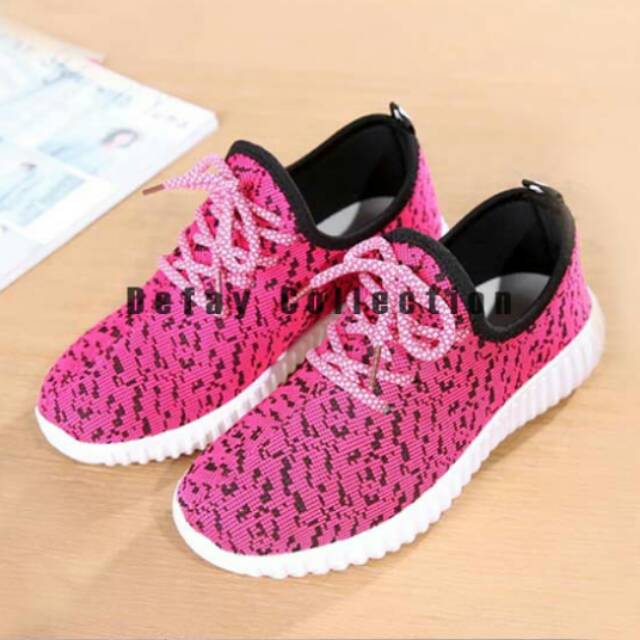 Sepatu yeezy Anak Fanta Bintik Hitam