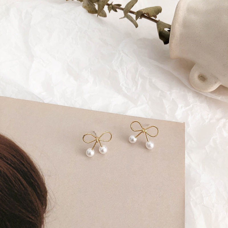 Anting Tusuk Handmade Simple Gaya Korea Aksen Pita Mutiara untuk Wanita