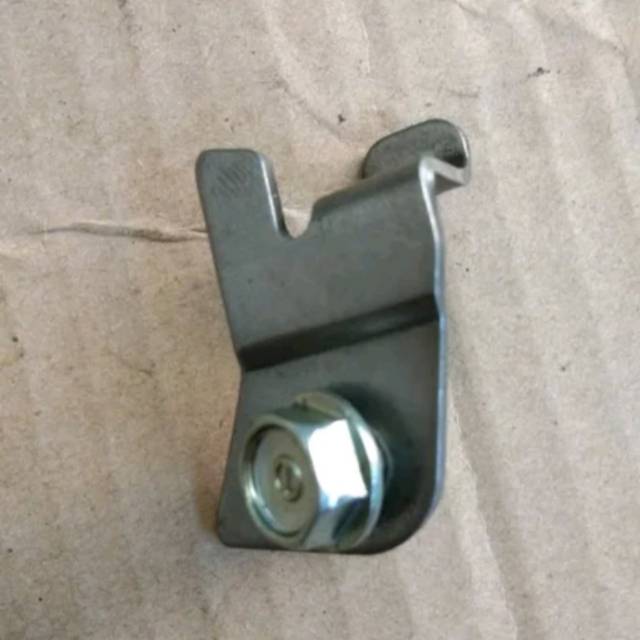 Plat penahan rantai keteng kamprat original copotan motor tiger revo