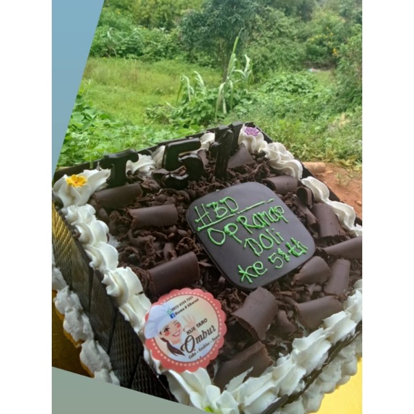 

Kue Ultah Blackforest Full Coklat