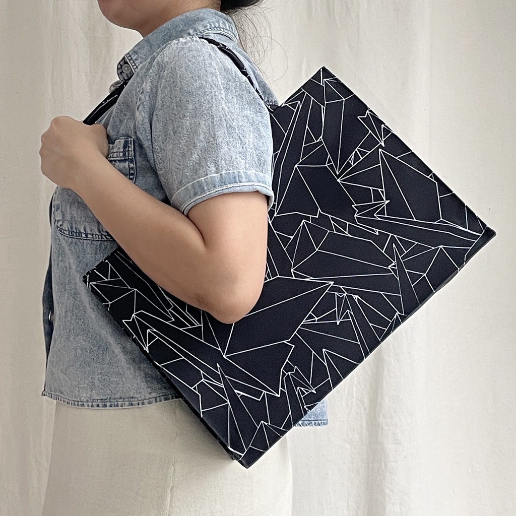 Tas Tote Traveller Medium - Noir Origami