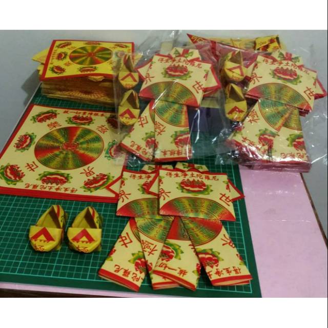 Baju kertas wangsen wrn utk leluhur.