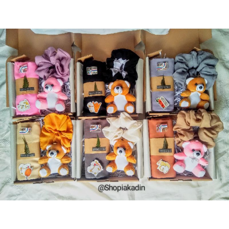 

Gift Box cewek kado jilbab dan boneka lucu untuk kado ulang tahun kado wedding wisuda