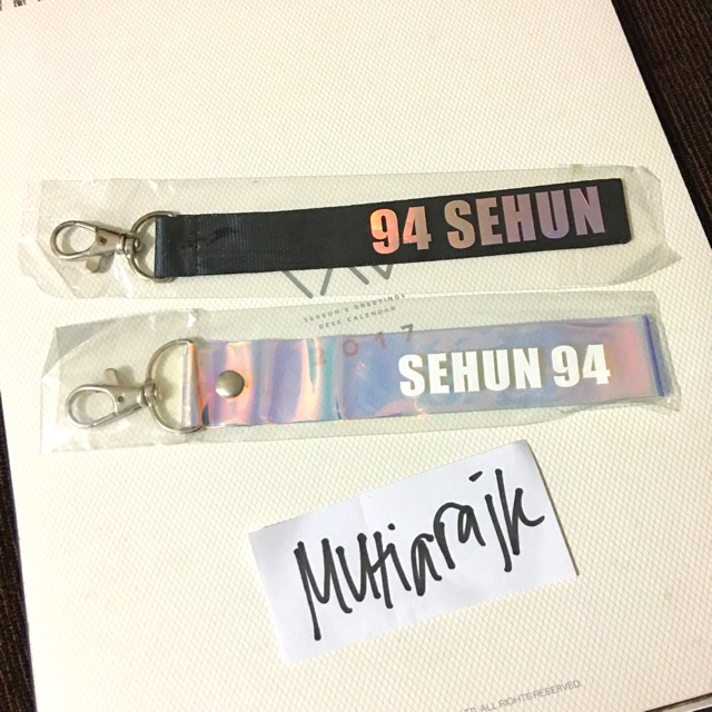 EXO Sehun hologram keyring unofficial.             Obsession flo photocard album baekhyun chanyeol