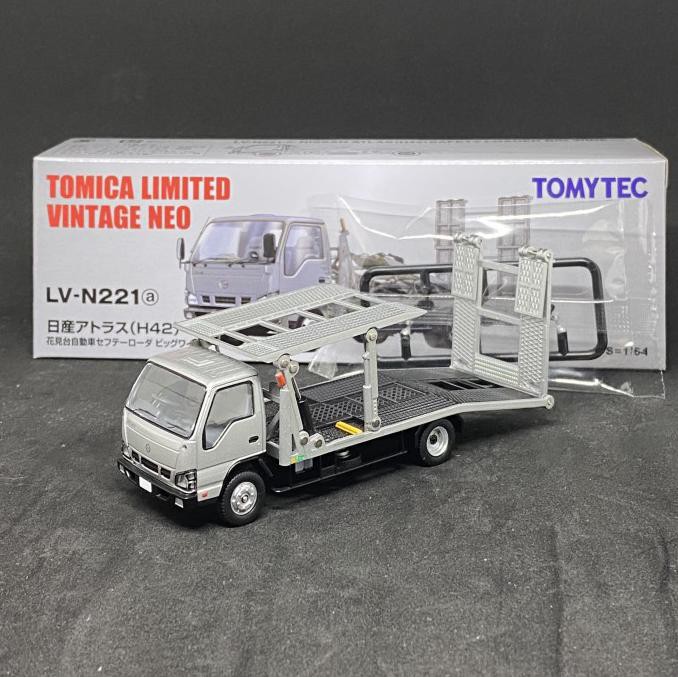 maddox - Tomica limited vintage tlv neo 221a Nissan Atlas car transporter silve