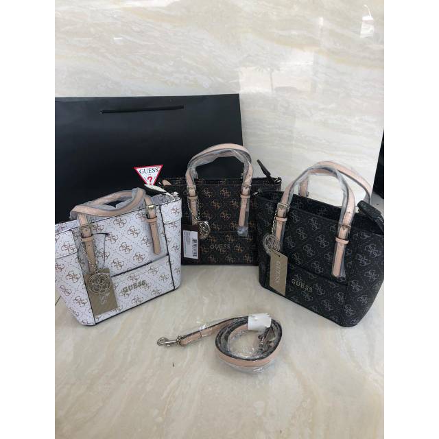 

*Guess Delaney motif* bag original : bahan laminating : uk 29x8x20cm ( MINI )