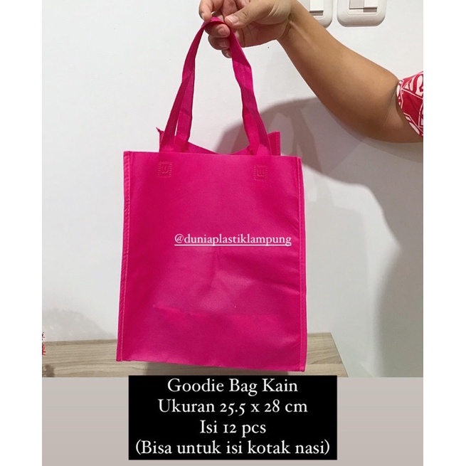 

Tas Kain ukuran 25.5x28 cm (isi 12 pcs)