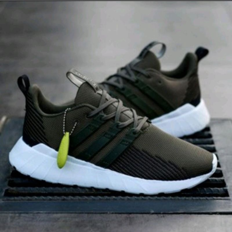 Sepatu Adidas RUNNING Sepatu Questar Flow NXT Pria Sepatu FY9559 Olahraga Pria