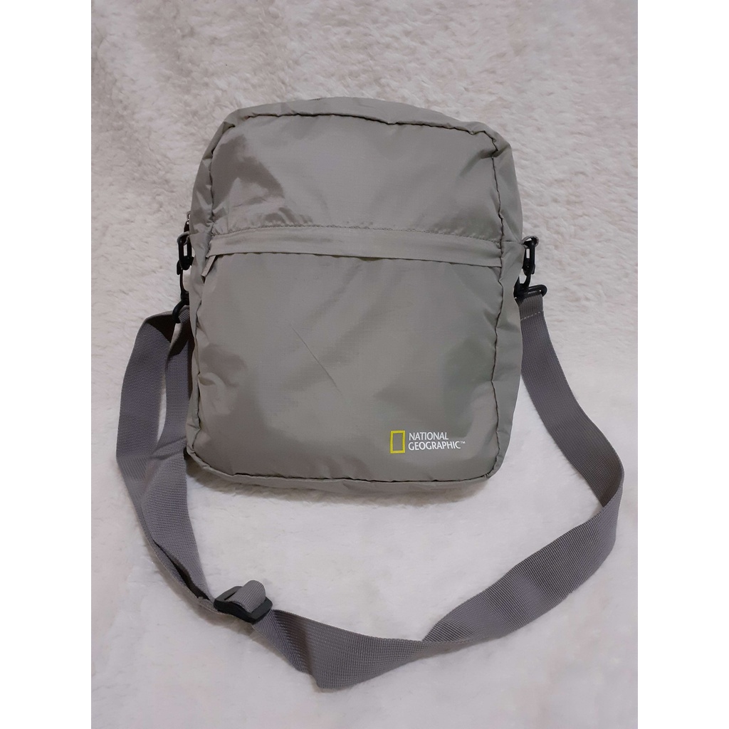 Tas Second / Preloved NATIONAL GEOGRAFHIC Sling Bag / Duffle Bag / Tas Minggat bekas