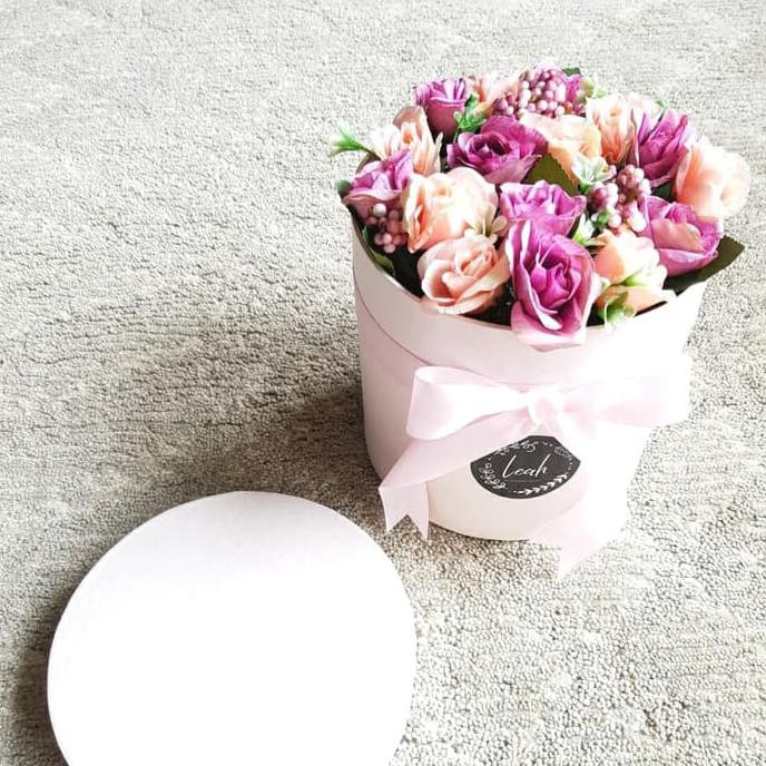 

Flower box / Gift / Hadiah / Valentine / Wisuda / Ultah / Kado / Bunga