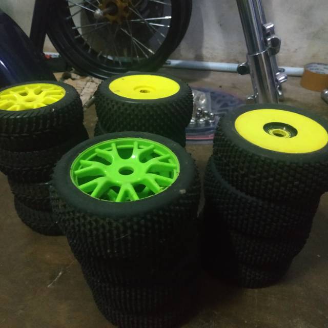 Ban rc buggy 1/8 hex17