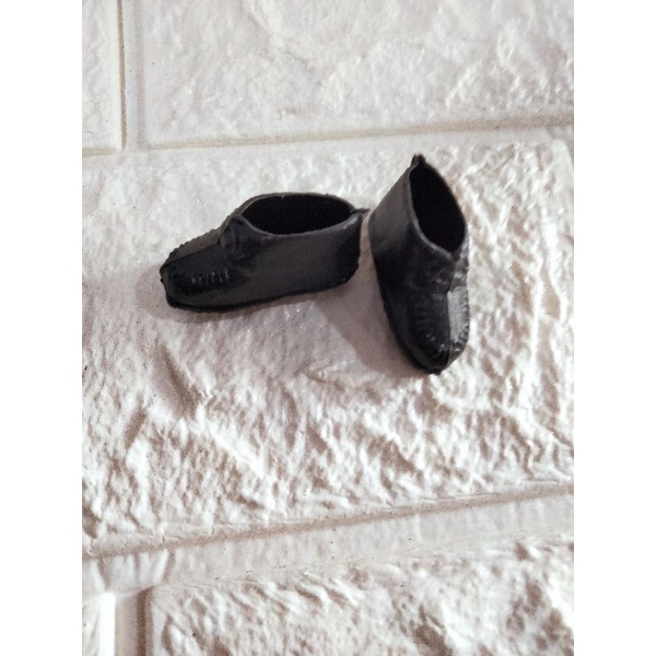 Sepatu boneka ken
