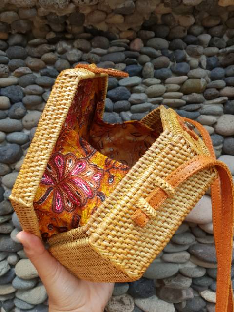 Tas Rotan Wanita Hexagon