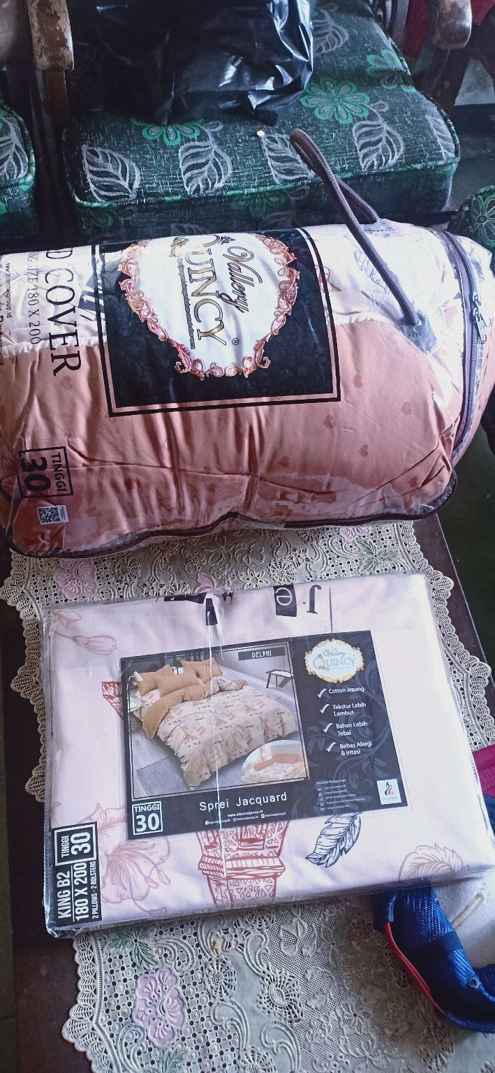 Bedcover Premium Tinggi 30 Cm Vallery Quincy Uk. King & Uk. Queen Motif Edisi Merah Dan Coklat