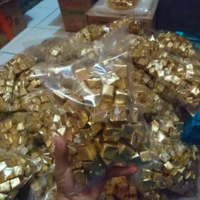 Coklat Piramid Silverqueen Mix Atau Delfi Take It Mix Dll Per 500 Gram