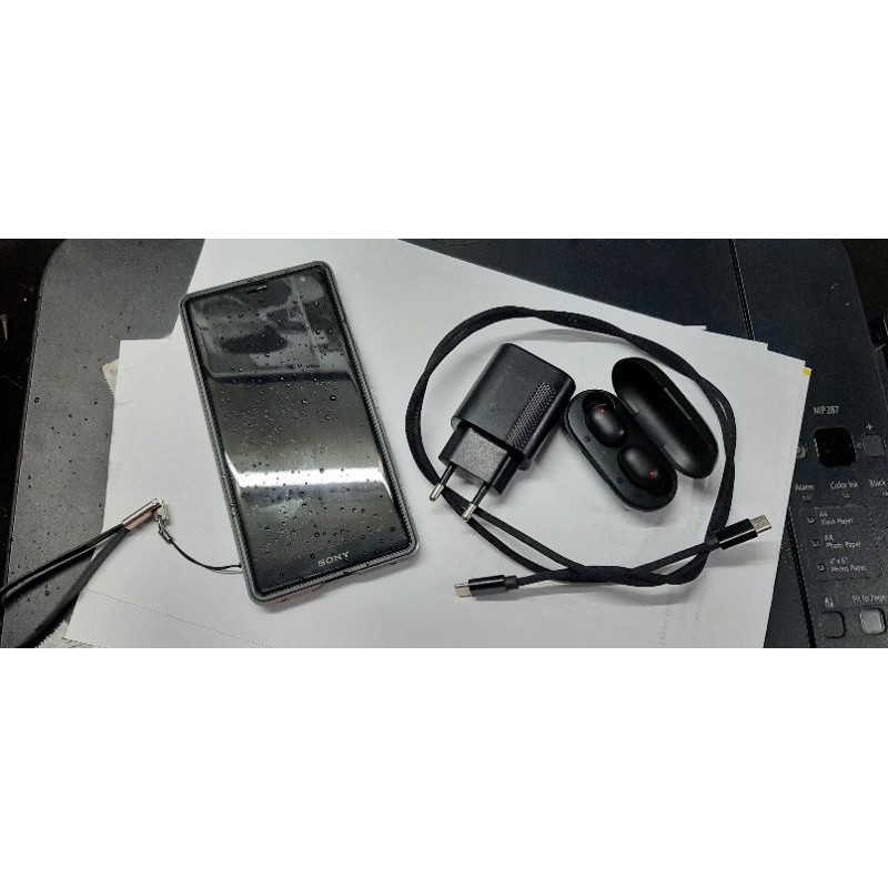 SONY XPERIA XZ2 AU Cek Deskripsi