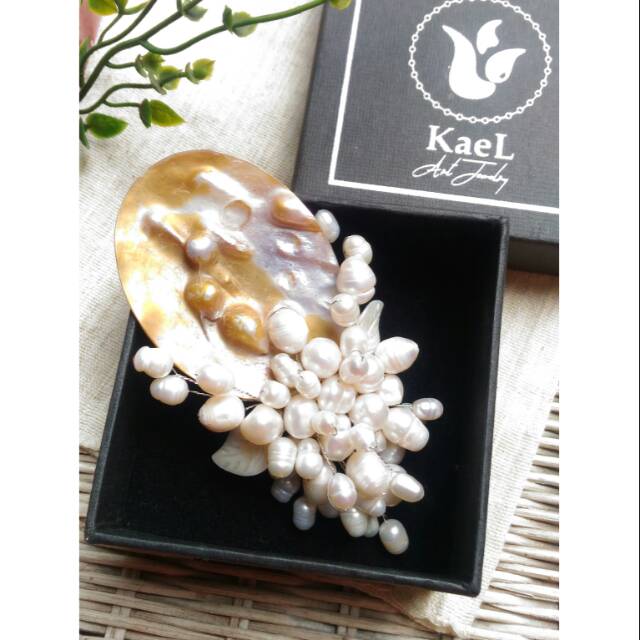 INDHIRA bros mutiara air tawar bros kebaya bros mewah bros unik