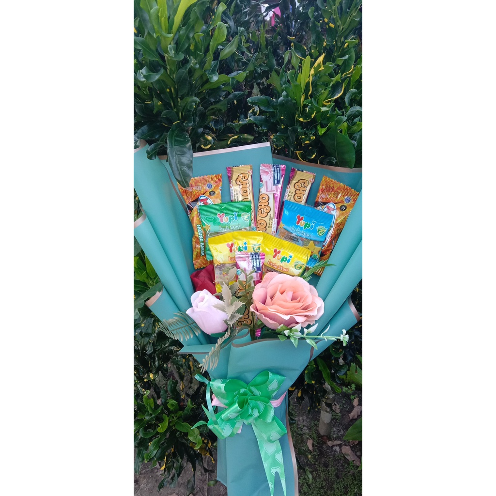 

HADIAH BUKET SNACK MURAH UNTUK WISUDA, HARI GURU, DAN HARI VALENTINE