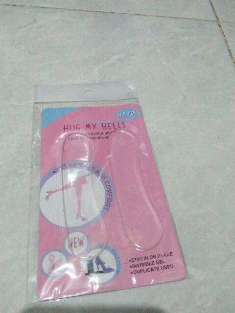 Hug My Heels Pelindung Bagian Belakang Kaki Saat Menggunakan High Heels / Sepatu Baru Bagian Tumit