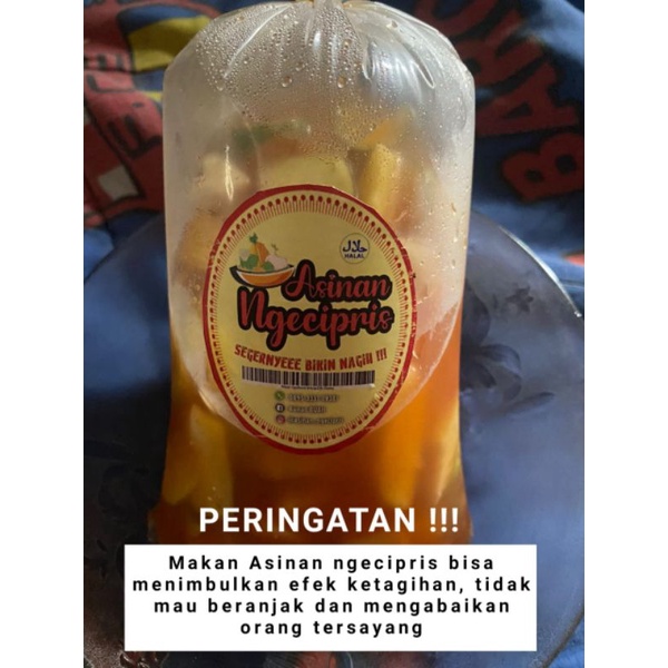 

Asinan ngecipris (asinan buah)