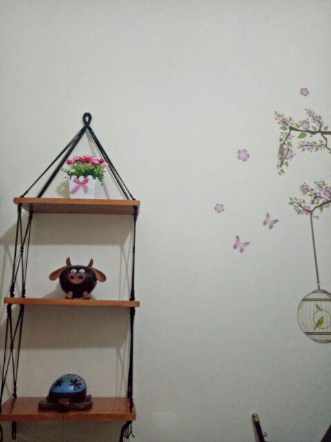 Rak Dinding Gantung Pot Tanaman 3 Susun Merah Tali Hitam Minimalis