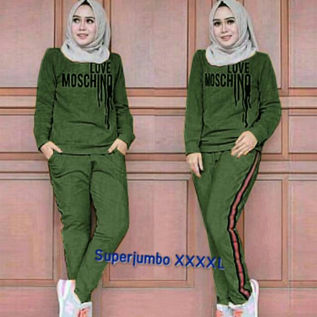 Set mochi SUPER JUMBO, baju senam, training olahraga, training wanita, motif moschino,training jumbo