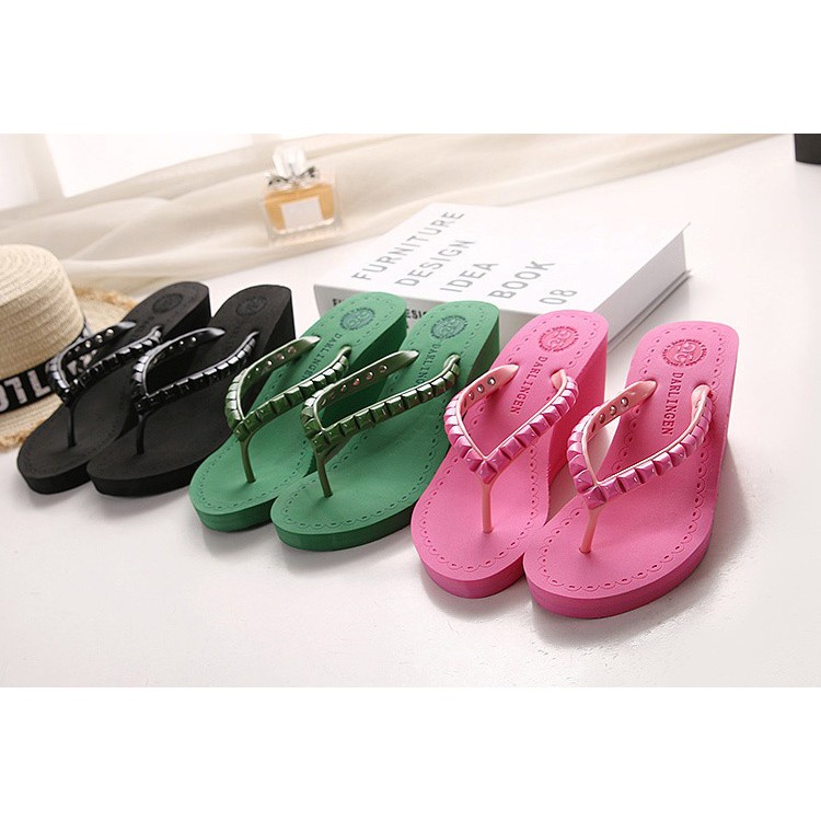 RD 008 SANDAL WEDGES JEPIT PIRAMID / SANDAL WEDGES JEPIT STUDE