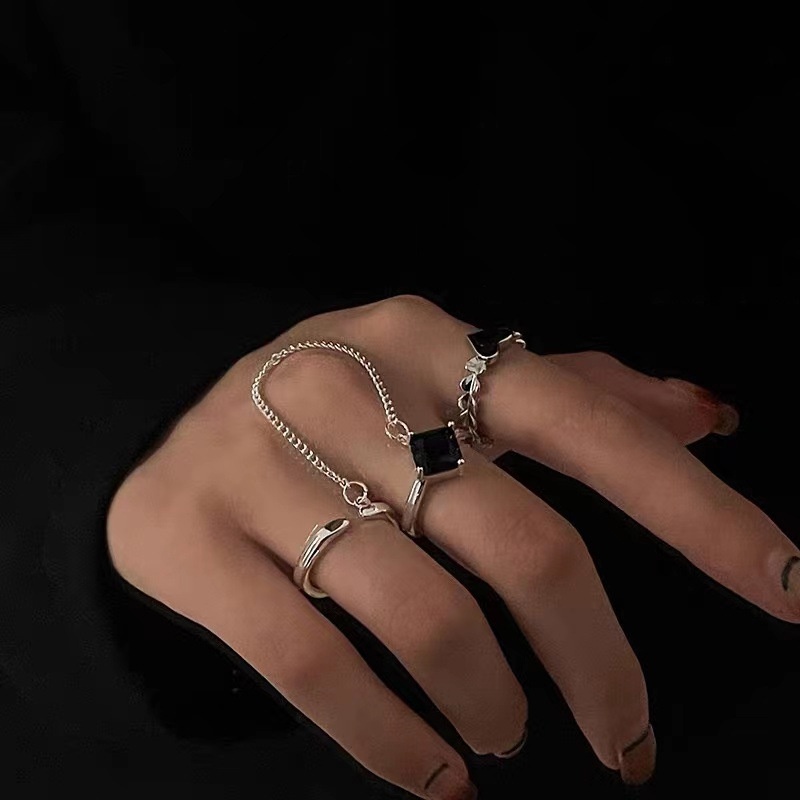 IFYOU 2pcs / set Cincin Jari Bentuk Hati Warna Hitam Gaya Korea Untuk Wanita