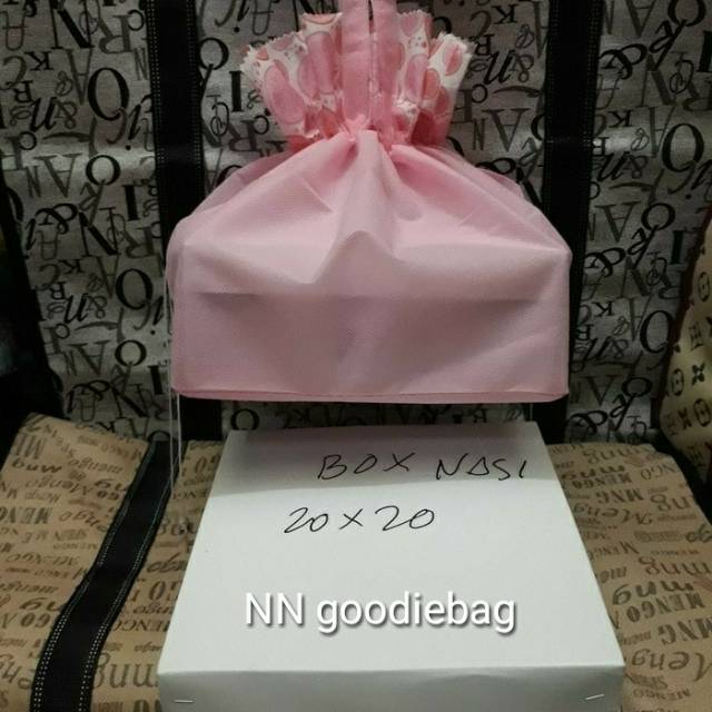 

Tas Spunbond/Tas Box Nasi/Tas Souvenir/Tas Slametan/Tas Goodiebag Serut Size 20×20