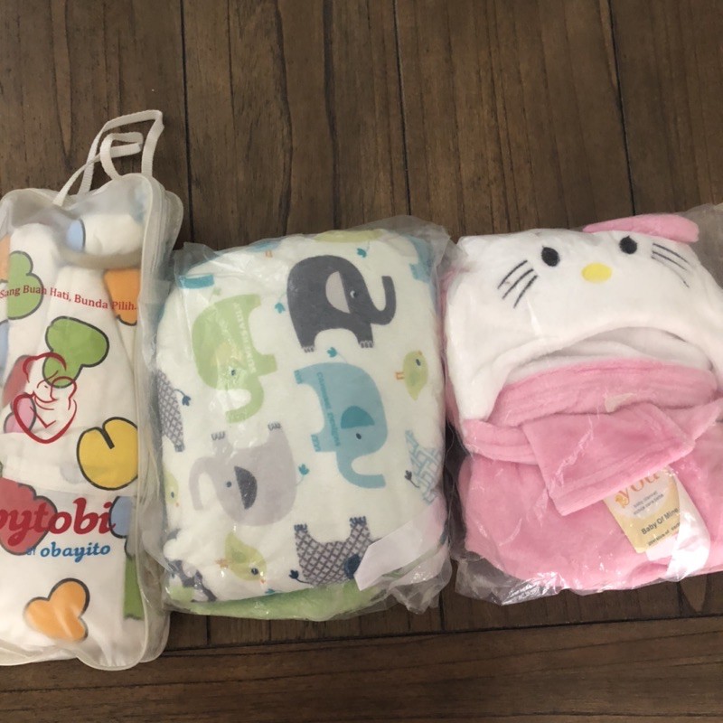 Paket selimut dan gendongan bayi