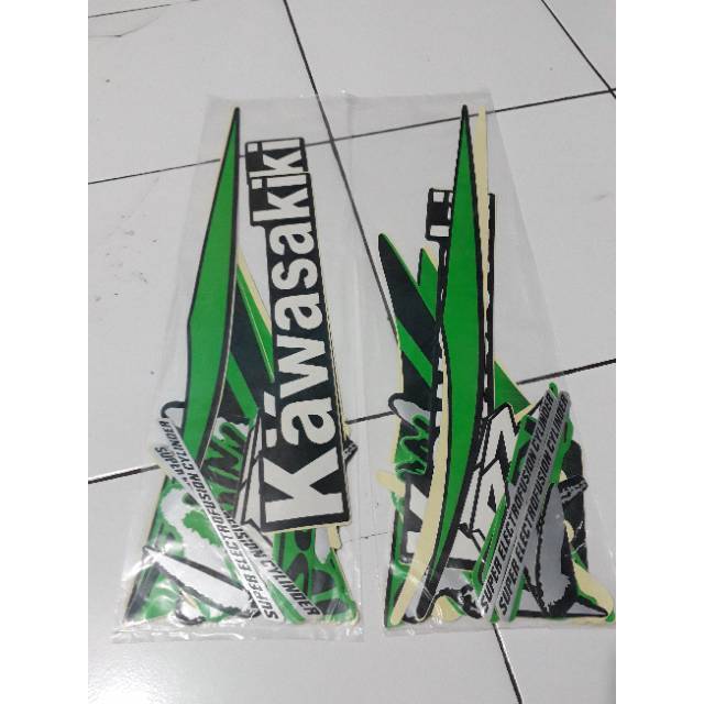 striping sticker lis standar motor kawasaki NINJA 150 RR 2010 (sudah di cutt)