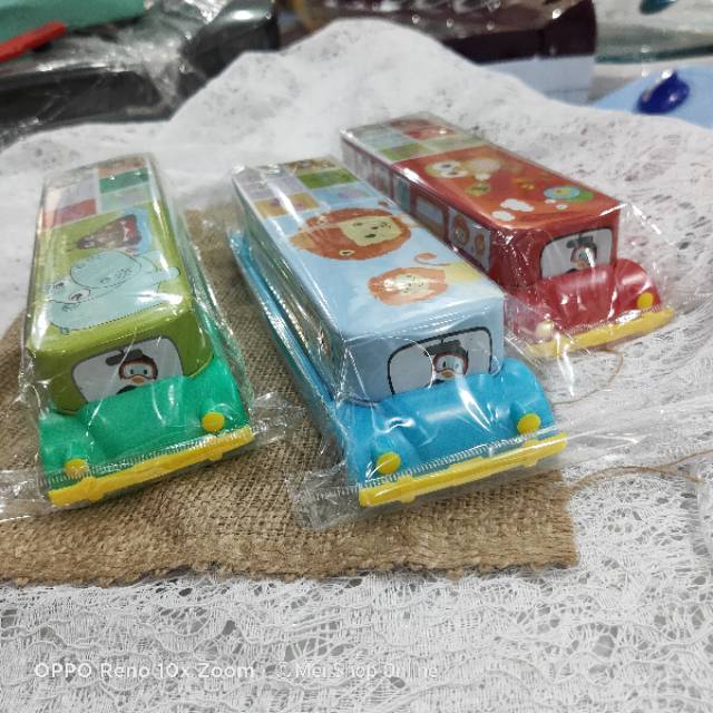 

Tempat pensil Mobil Bus Kaleng ada roda